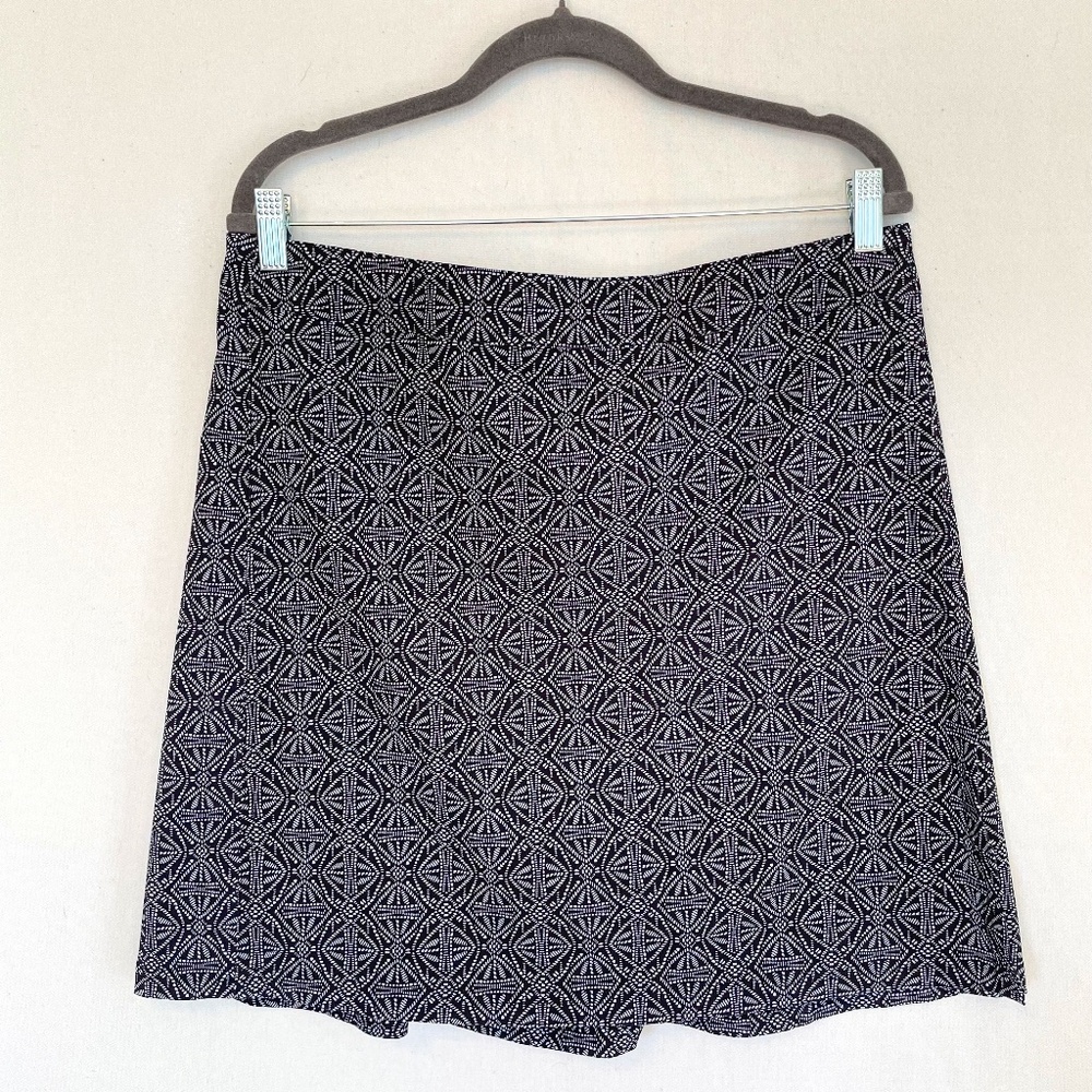 RIPSKIRT HAWAII Women's Medium Wrap Skirt Black Pearl Batik Length 2